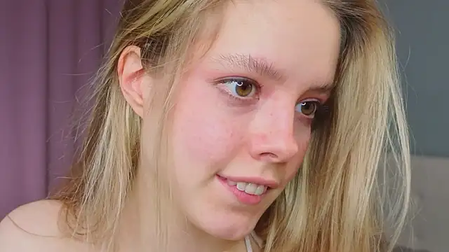 TiffinyMergist のライブXXXチャット