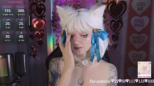 Mee-Meow's Live XXX Chat