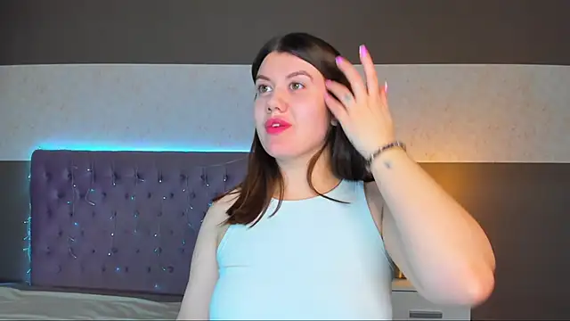 دردشة NikkiBustt الجنسية المباشرة