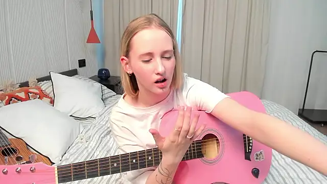 TraceeRebollar Webcamshow