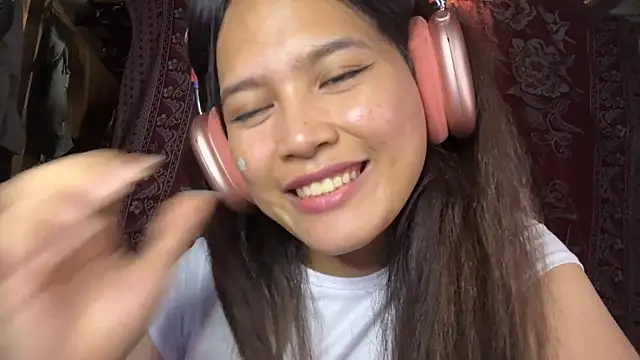 CharlaKitto 在線直播表演