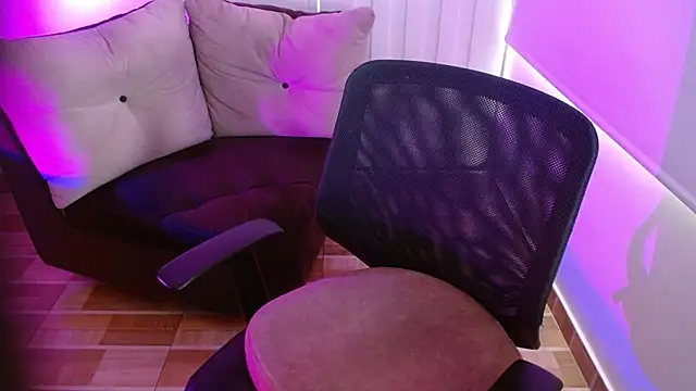 milfrousse: απευθείας συνομιλία ΧΧΧ