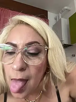 x_elena_x Adlı Modelin Canlı XXX Sohbeti