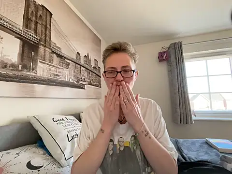 Curvy-Jinx's Live XXX Chat