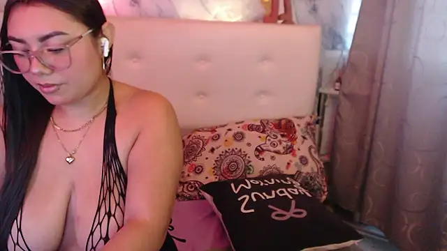 Chatroom XXX en direct de Nicolelewllss