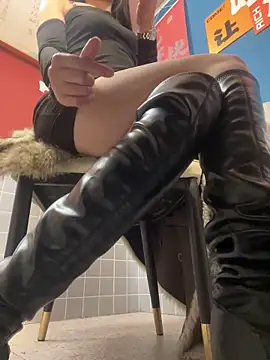 XXX chat uživo modela petoys