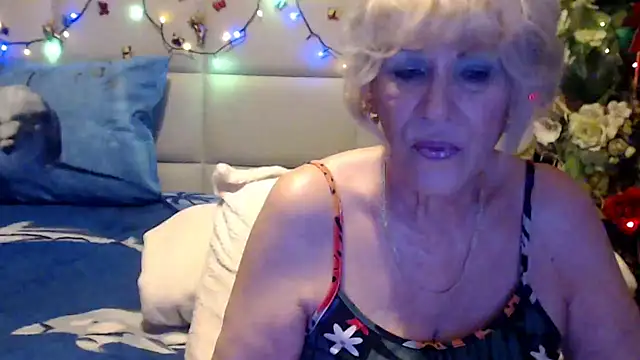 HappyWomanOn's Webcam Show