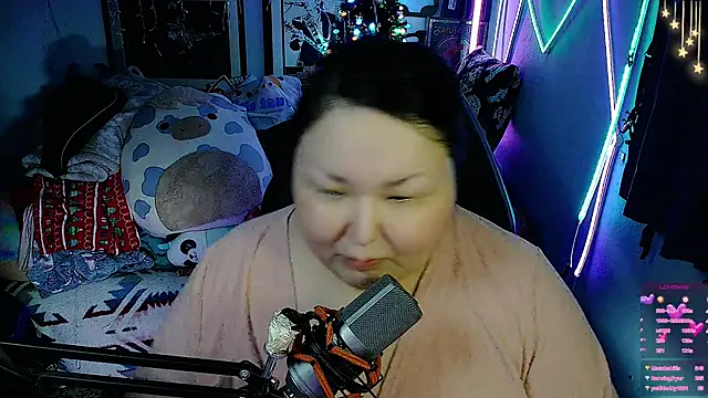 EmGreens Adlı Modelin Canlı XXX Sohbeti