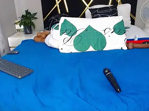 NaughtyVixen25's Live XXX Chat