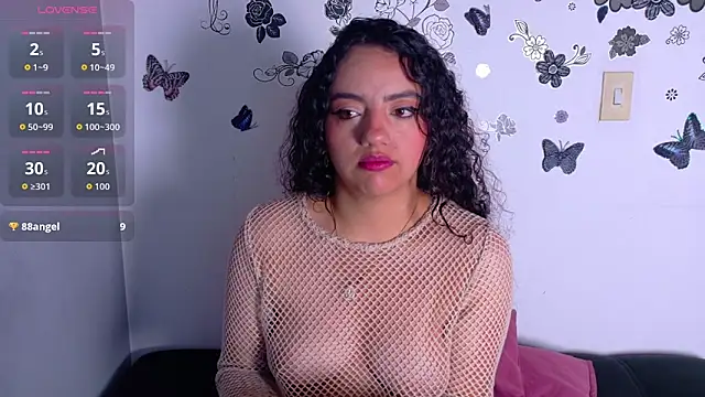 emiily_curly Chat XXX live
