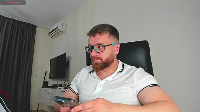 Pokazy przed kamerką – Findom_guy