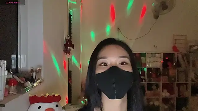 XXX chat uživo modela Tieu-May