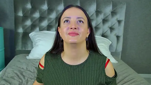 ElinaBellucci Chat XXX live