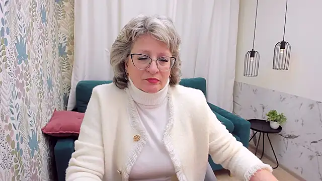 EvelynJoyful's Live XXX Chat