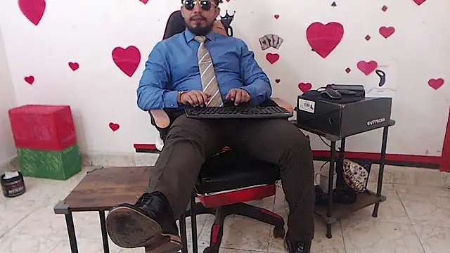 KalethBigDick élő XXX-chatje