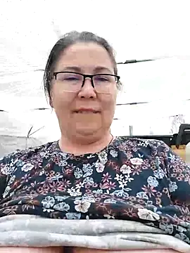 EmmaSquirt 现场XXX聊天