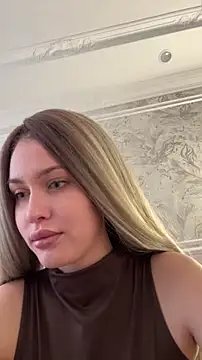 Chatroom XXX en direct de KikiWatson