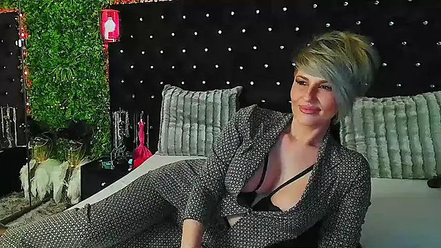 دردشة InannaStar الجنسية المباشرة