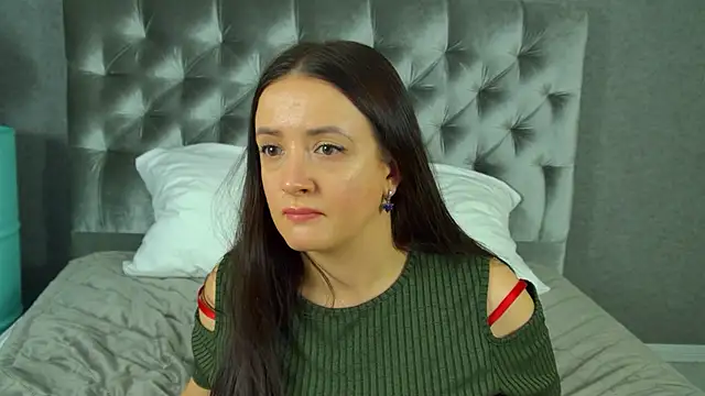 Chat +18 de ElinaBellucci ao vivo