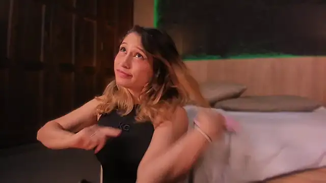 Annie_lorin Adlı Modelin Canlı XXX Sohbeti