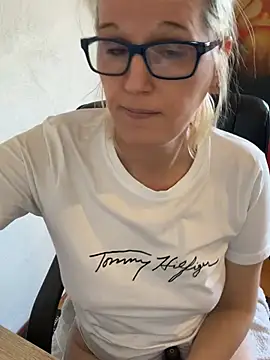 Chatroom XXX en direct de Tinny84