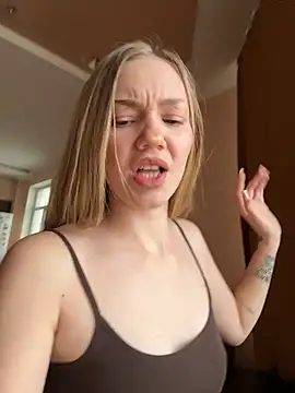 Chatroom XXX en direct de MilaMoone