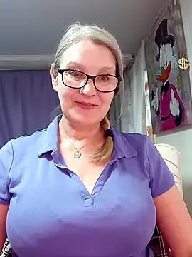 Chat +18 de irinamaux ao vivo