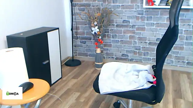 angel_devil_milf 现场XXX聊天