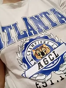 Emi_hot1 Live XXX-Chat