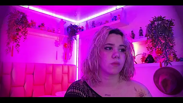 albaismynameX's Live XXX Chat