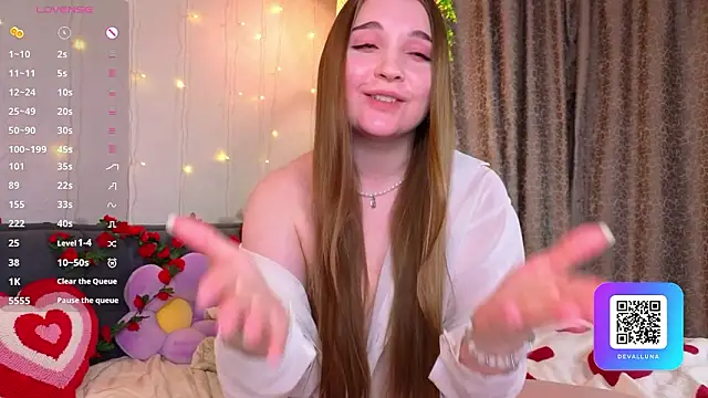 ConstanceHelms' Live XXX Chat