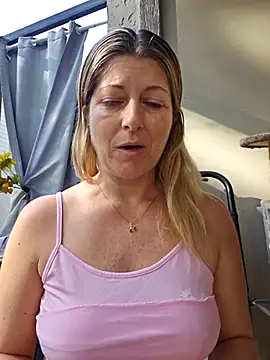 NikkiBlisss Adlı Modelin Canlı XXX Sohbeti