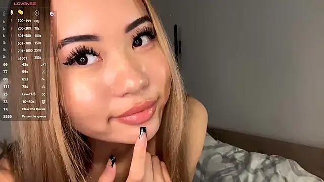 Ur_neighbor_Kira Webcam show