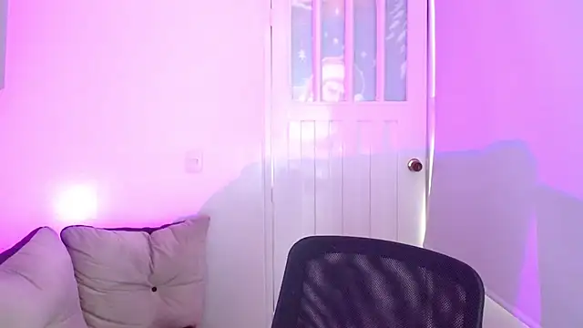 milfrousse's Live XXX Chat