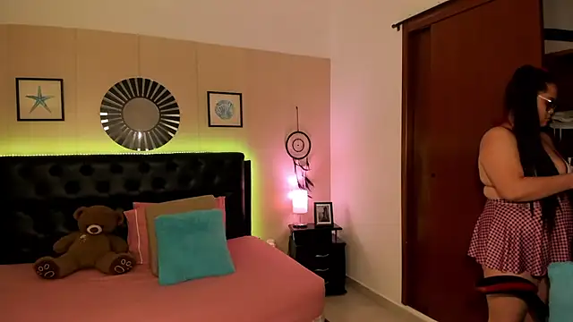 LolaVillalobos Adlı Modelin Canlı XXX Sohbeti