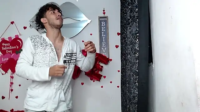 Caius_fox Adlı Modelin Canlı XXX Sohbeti