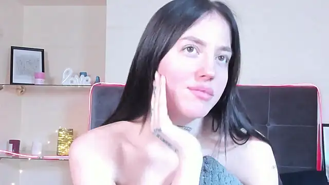 AdrianaCult Adlı Modelin Canlı XXX Sohbeti