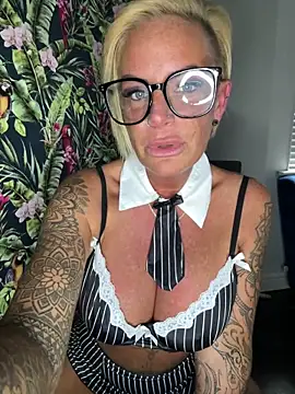 Big-Tits696969's Live XXX Chat