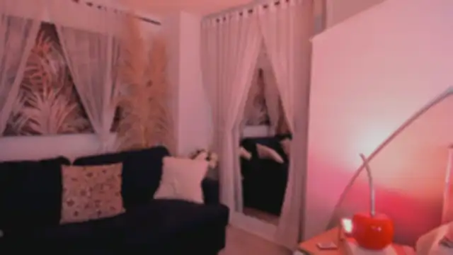 Nicolle_W élő XXX-chatje