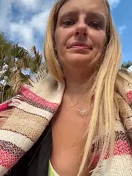 Betsy 现场XXX聊天