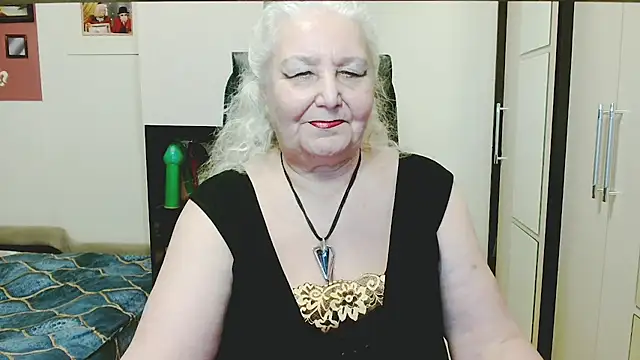 Show modela GrannyAlisa na web-kameri