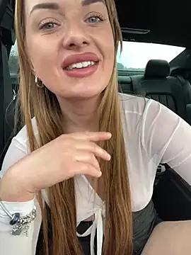 ElenaRebelle Adlı Modelin Canlı XXX Sohbeti