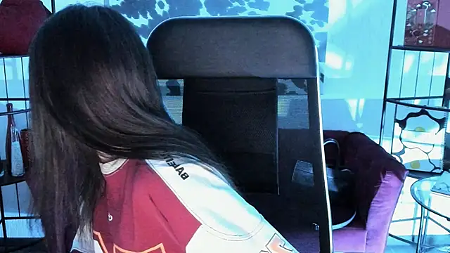 Elainebeness 现场XXX聊天