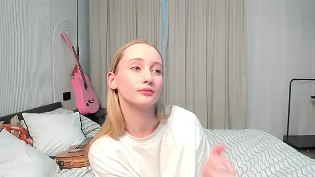 TraceeRebollar's Live XXX Chat