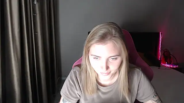 Candy-Love2 Adlı Modelin Canlı XXX Sohbeti