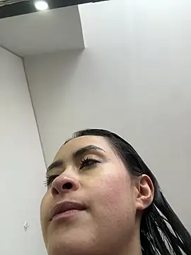 Anni_Rose: διαδικτυακό σόου στην κάμερα