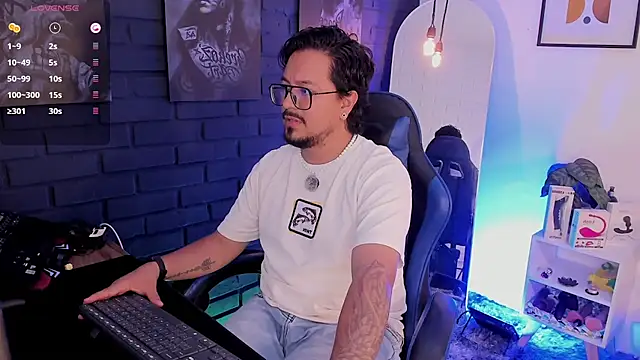 DaviidEvans_: онлайн-секс-чат