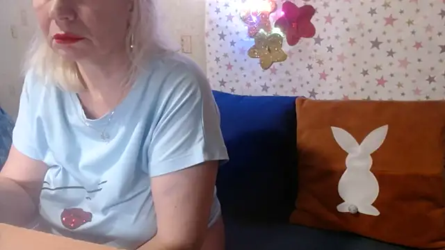 QueenLana Chat XXX live