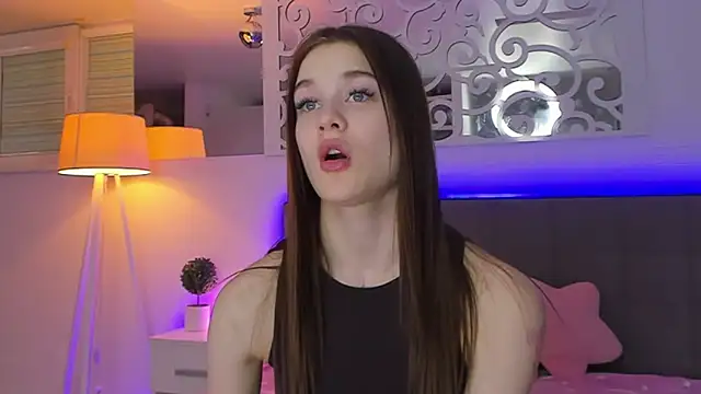 Show modela LuisaClover na web-kameri