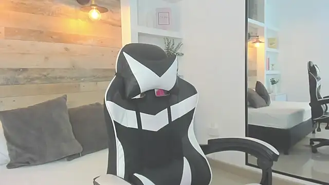 Chat +18 de rachel_foxx_ ao vivo